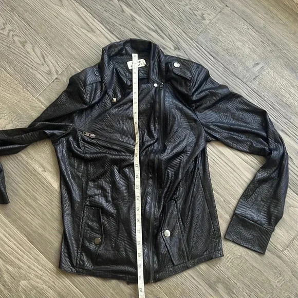 🔥molly Bracken🔥 | Black snakeskin pattern light jacket - Picture 10 of 12